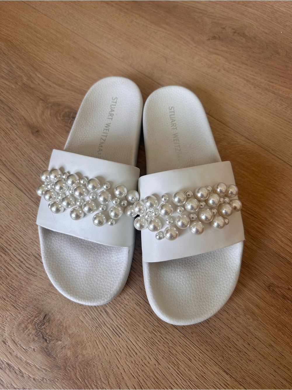 Stewart Weitzman Goldie pearl slide sz 11